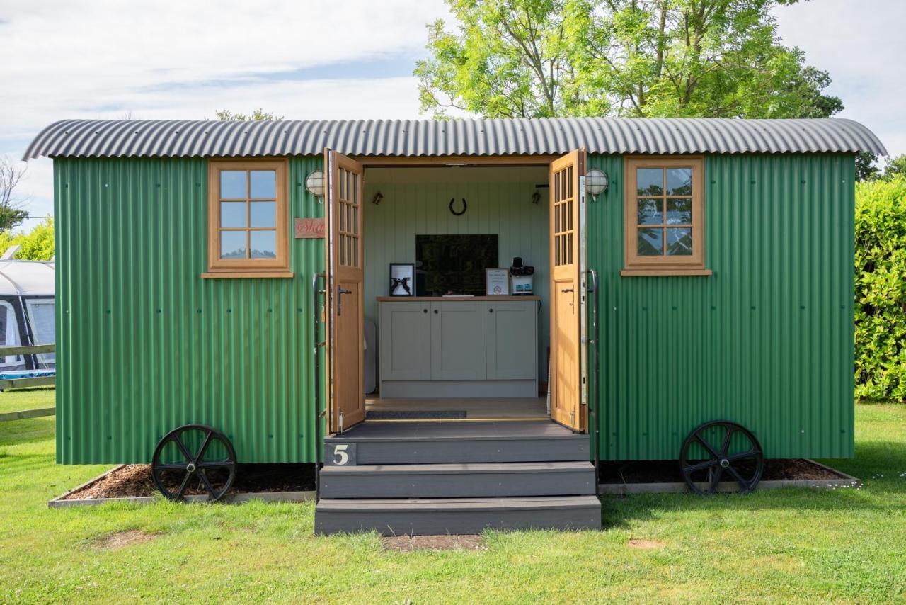 Отель Glamping At South Lytchett Manor Пул Экстерьер фото