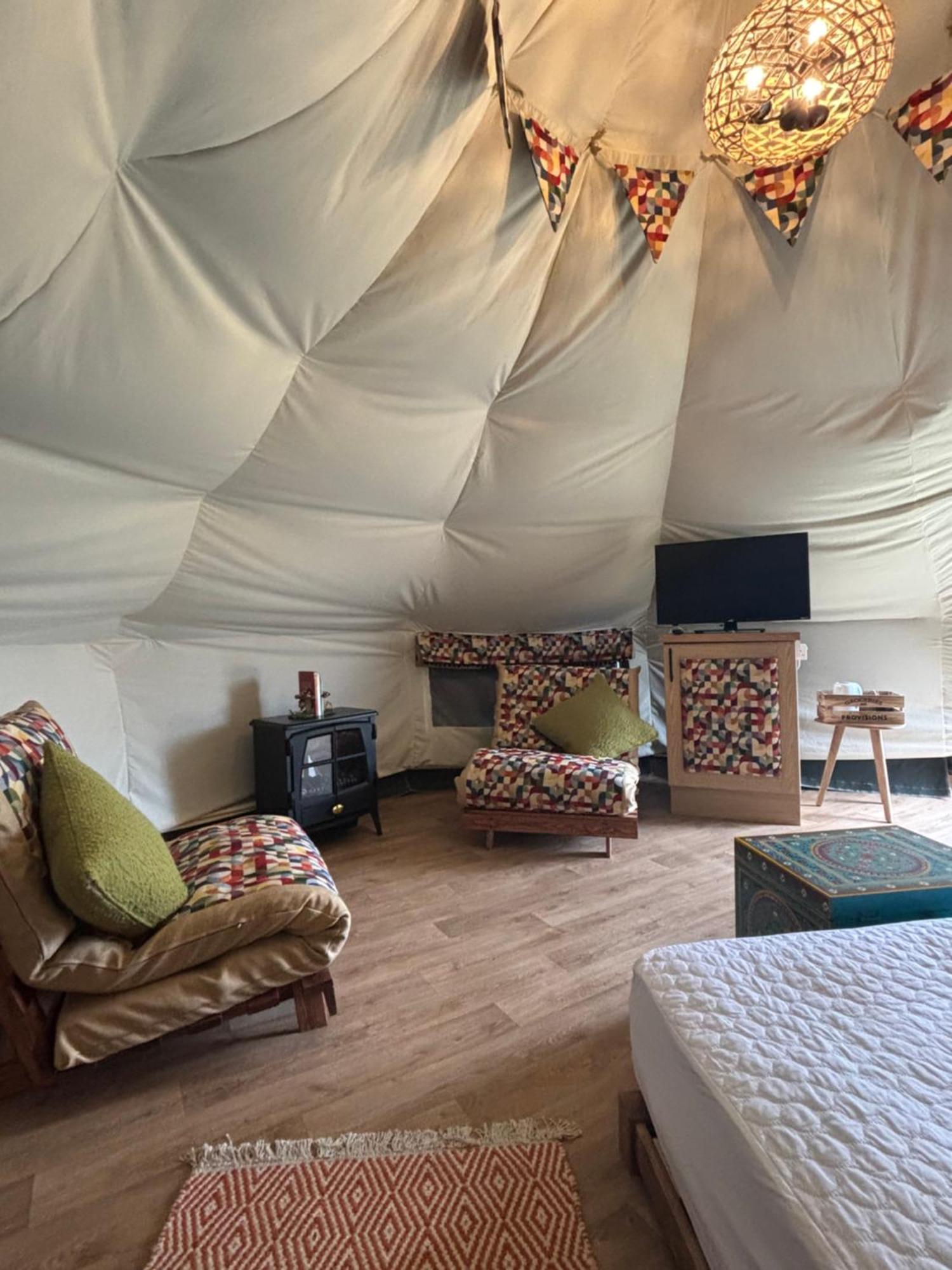Отель Glamping At South Lytchett Manor Пул Экстерьер фото